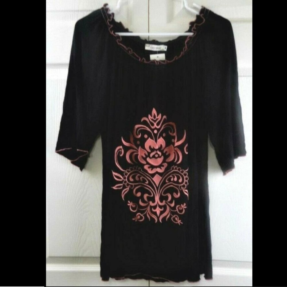 Lady's World Women's Black Embroidered Short Sleeve Blouse Size M NWT (SS032)